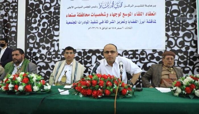 اسرار | بالاسماء والتفاصيل.. وزير حوثي سابق يسخر من "التغييرات الجذرية".. ويتحدث عن خطة خياطة قمصان الصلاة