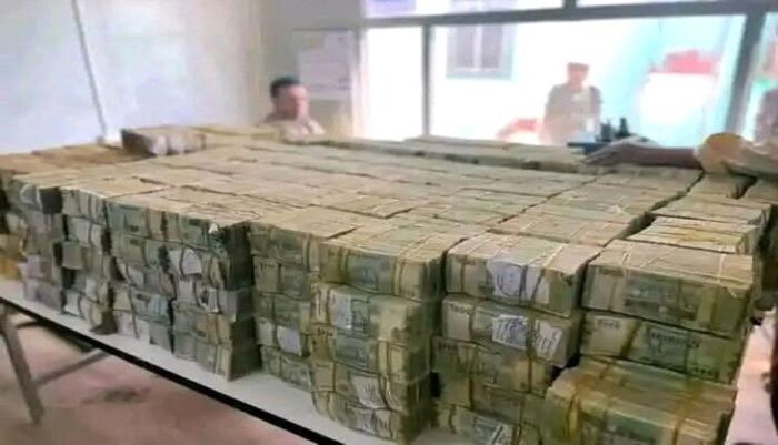 اسرار اليمن | الحكومة:  مليشيا الحوثي جنت منذ انقلابها أكثر من 103 مليار دولار من اقتصاد موازي لتمويل الحرب