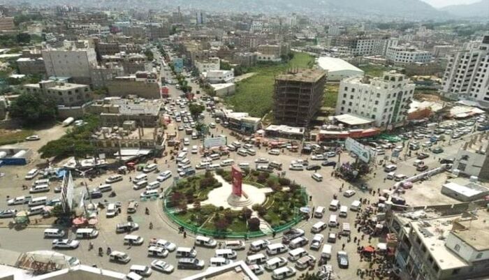 اسرار | بالتفاصيل: تحت صوت البلدية.. عناصر مليشيا الحوثي ينهبون الباعة المتجولين في إب