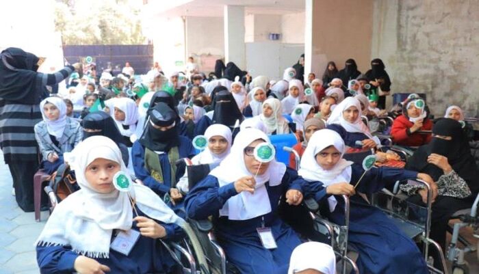 اسرار | ضحايا بلا رعاية وتعبئة فكرية .. الحوثيون يستغلون ذوي الإعاقة في صنعاء ويحولون مواردهم لصالح مشروعهم العسكري والفكري