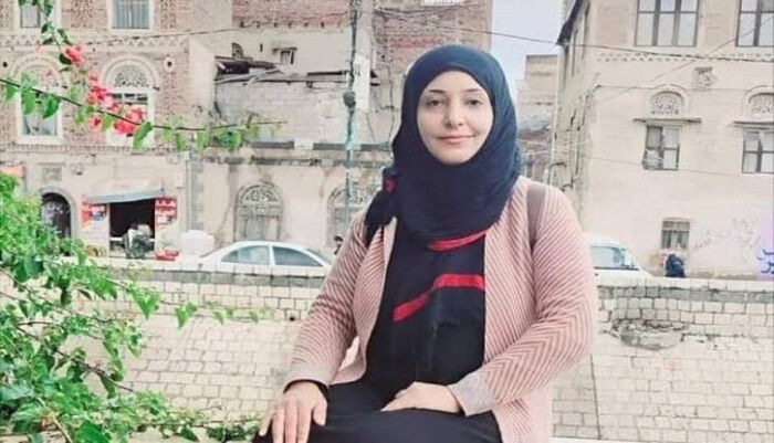 اسرار | بالاسماء والتفاصيل .. المليشيات تقتحم منزل ناشطة في صنعاء وحرقه وهي بداخله مع أطفالها | فيديو بث مباشر