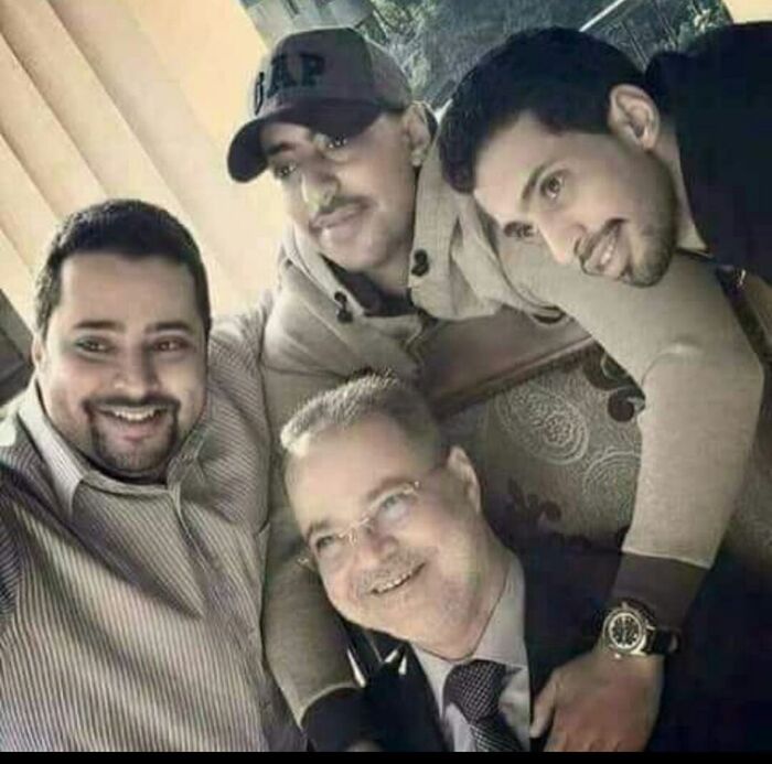 اسرار|| شاهد | وزير خارجية هادي يقدم نموذجًا مثاليًا في اجتماع مكافحة الفساد ويوثق ذلك بصورة ختامية