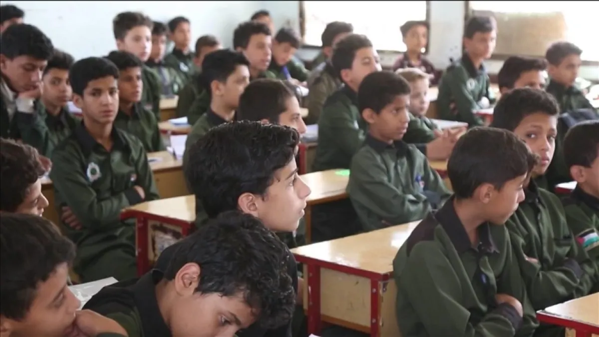 اسرار  | من مناطق سيطرت المليشيات .. مدارس تُخرج طلاباً من قاعات الامتحان لعجزهم عن دفع الرسوم