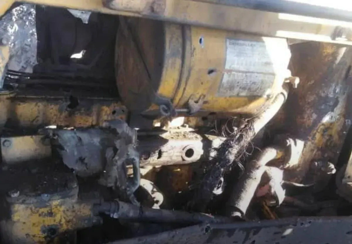 اسرار | بالتفاصيل- بطائرة مسيّرة ..هجوم حوثي يستهدف معدات شق طريق حيوي جنوب تعز