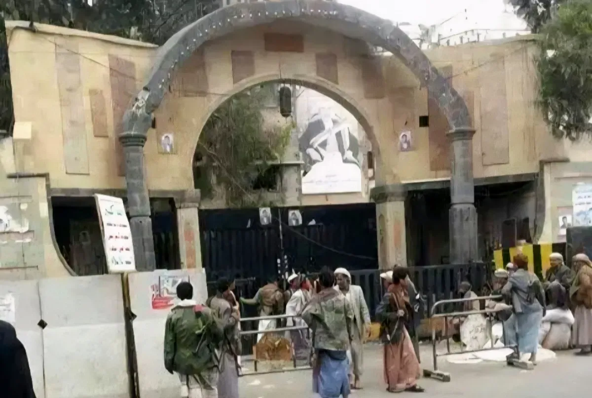 اسرار | إحاطة شاملة: تطورات مقلقة في منطقة الحصبة بصنعاء واستهداف غير معلن لمنزل الشيخ حمير الأحمر