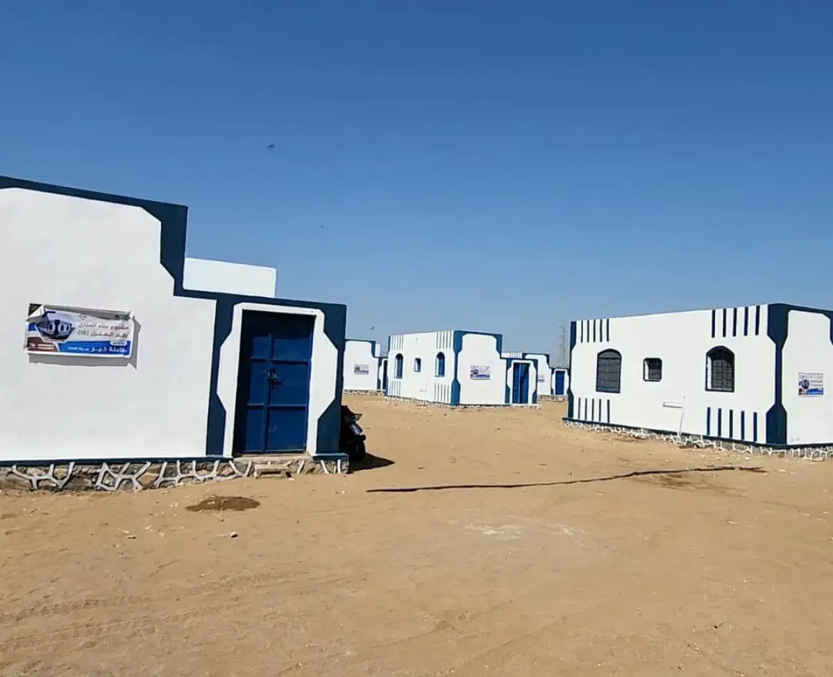 اسرار | بالتفاصيل.. مدينة سكنية جديدة في ريف المخا لإيواء النازحين المتضررين من القصف الحوثي