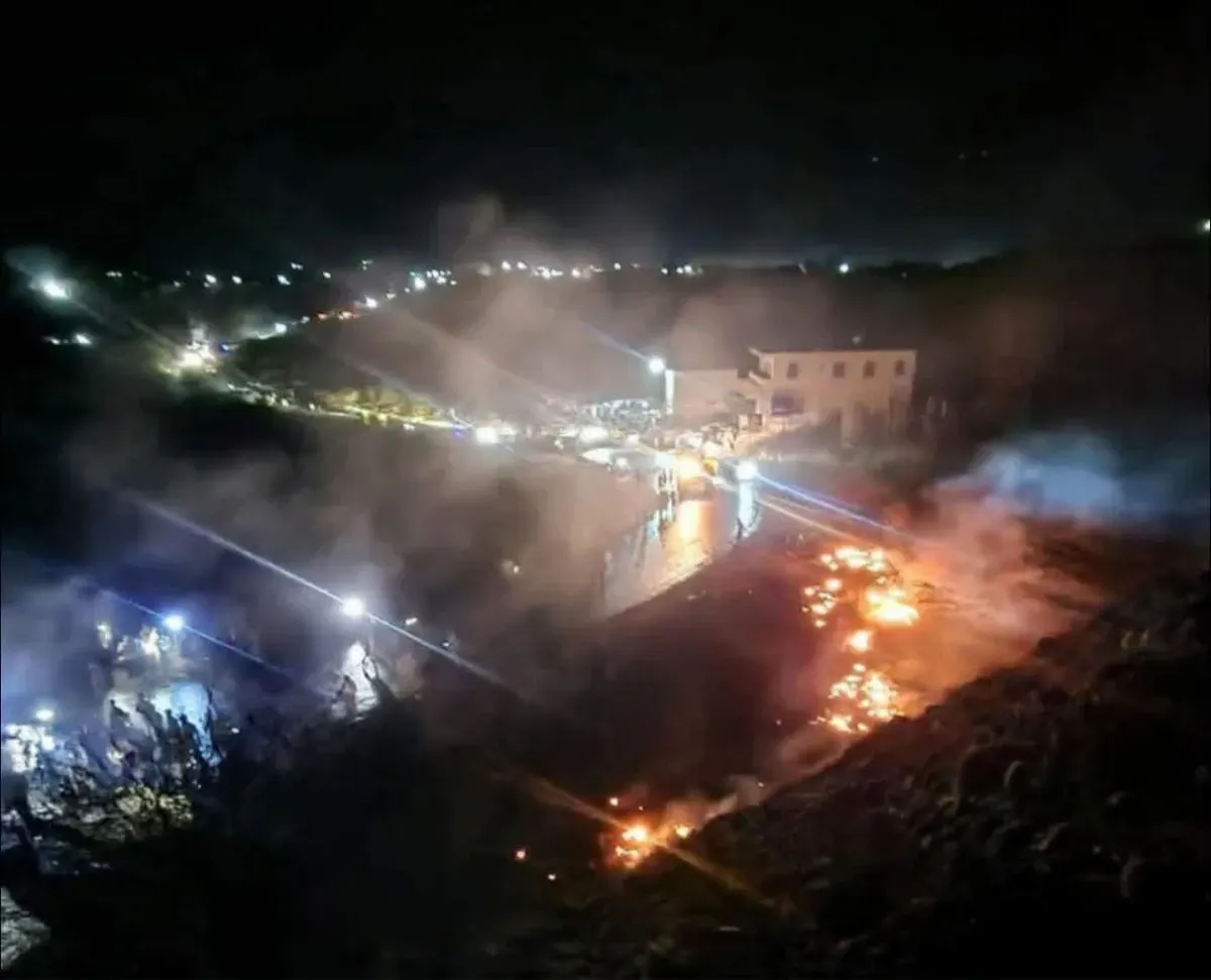 اسرار | انقلاب قاطرة وقود واندلاع حريق هائل .. حادث مروري مروع يودي بحياة ثلاثة مواطنين بين العدين وجبل رأس