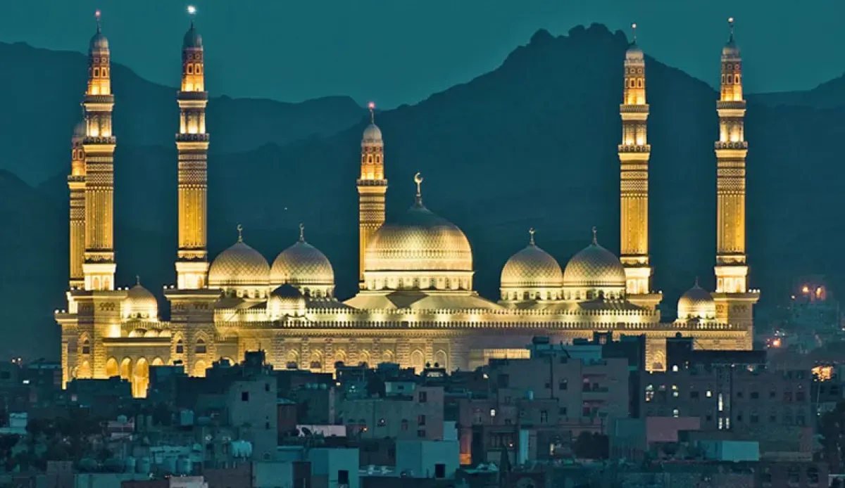 اسرار | بالتفاصيل.. مليشيا الحوثي تقيد الشعائر الدينية في رمضان: منع الاعتكاف وملاحقة الأئمة في صنعاء وإب