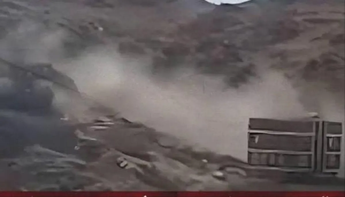 اسرار | بالتفاصيل.. قصف ليلي حوثي يهز يافع الحدودية.. أضرار جسيمة بمنازل ومسجد في الهضبة