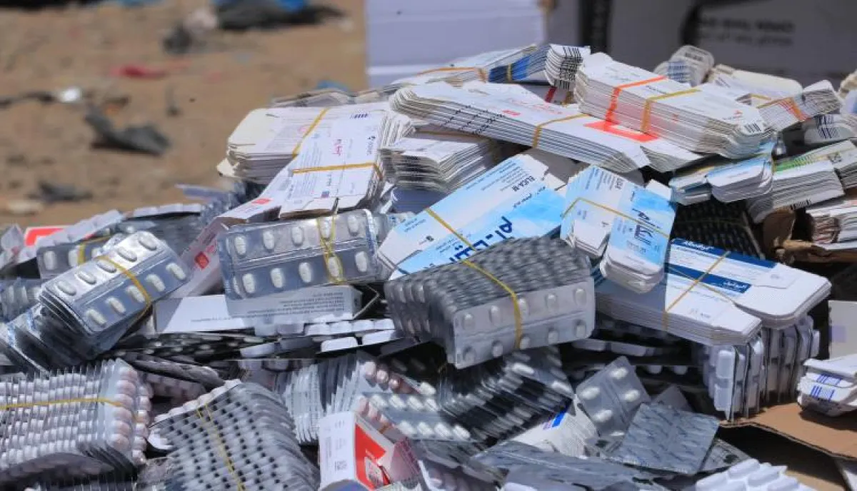 اسرار | فضيحة دواء تعز.. أطباء يتحولون إلى تجار مع شركات حوثية والمواطنون ضحايا الأدوية المهربة والمقلدة