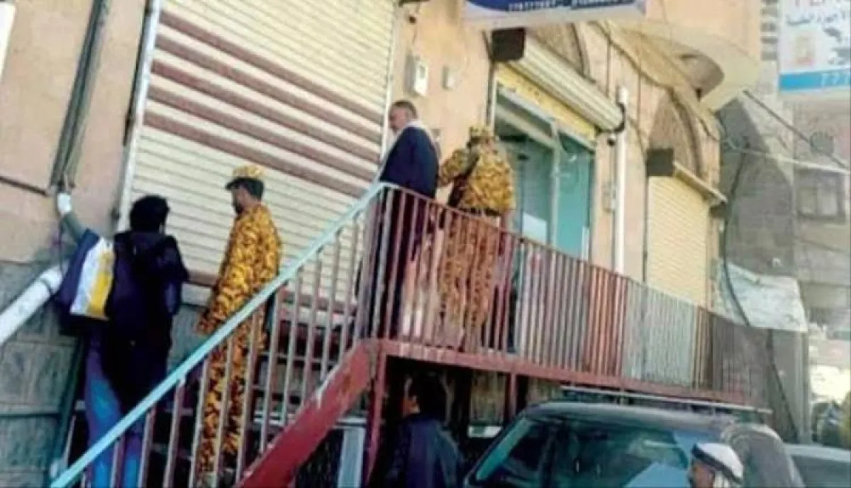 اسرار | بالتفاصيل- مليشيا الحوثي توسع حربه على الصيادلة في صنعاء.. أوامر بسحب أدوية لصالح شبكات التهريب