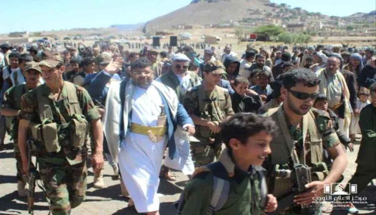 اسرار | بالتفاصيل- اجتماع سري يضم 15 من كبار قادة الحوثيين وخبراء أجانب داخل موقع محصن