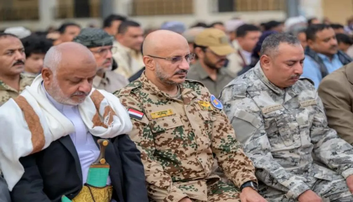 اسرار | بزيه العسكري.. طارق صالح من "المخا" يهاجم المشروع الإيراني ويحيي أبطال في الجبهات