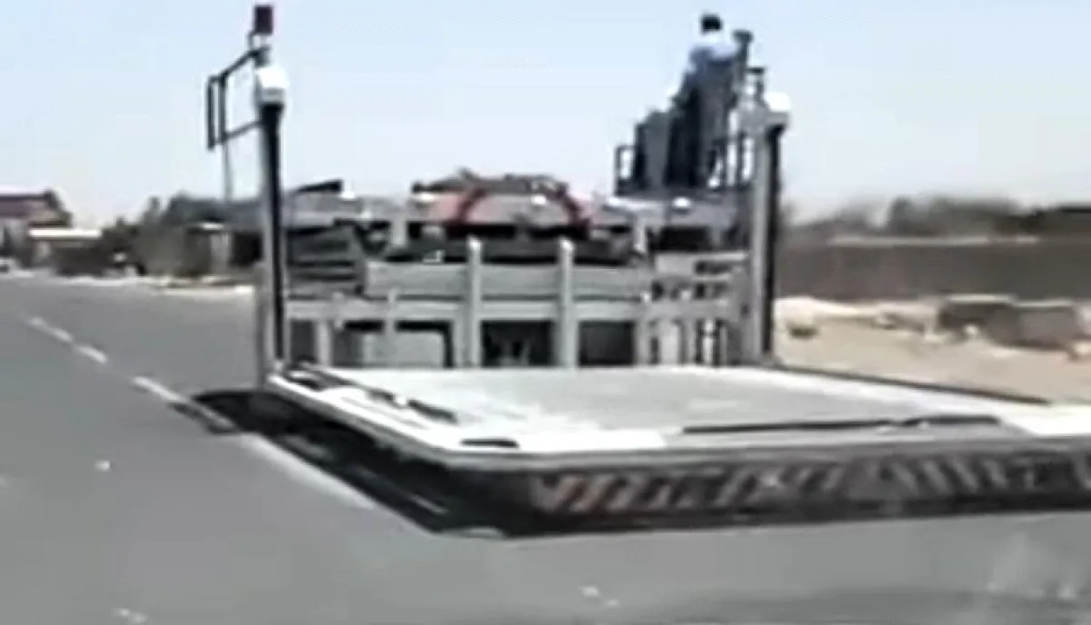 اسرار | بالتفاصيل- مليشيا الحوثي تنهب اخر رافعة في مطار صنعاء وعناصرها تجوب بها شوارع العاصمة