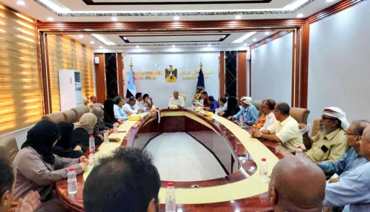 اسرار | بالتفاصيل- المجلس الانتقالي الجنوبي يعيد فتح مقراته بالعاصمة عدن ويعقد اجتماعًا في التواهي.. ويتحدث عن جهة خفية