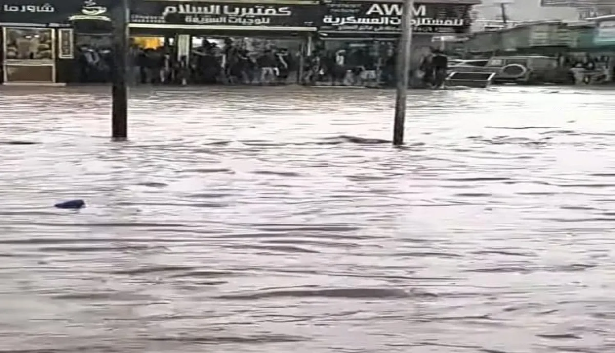 اسرار | بالتفاصيل- مياه الأمطار تغرق احياء إب وتحاصر منازل المواطنين وسط تجاهل حوثي