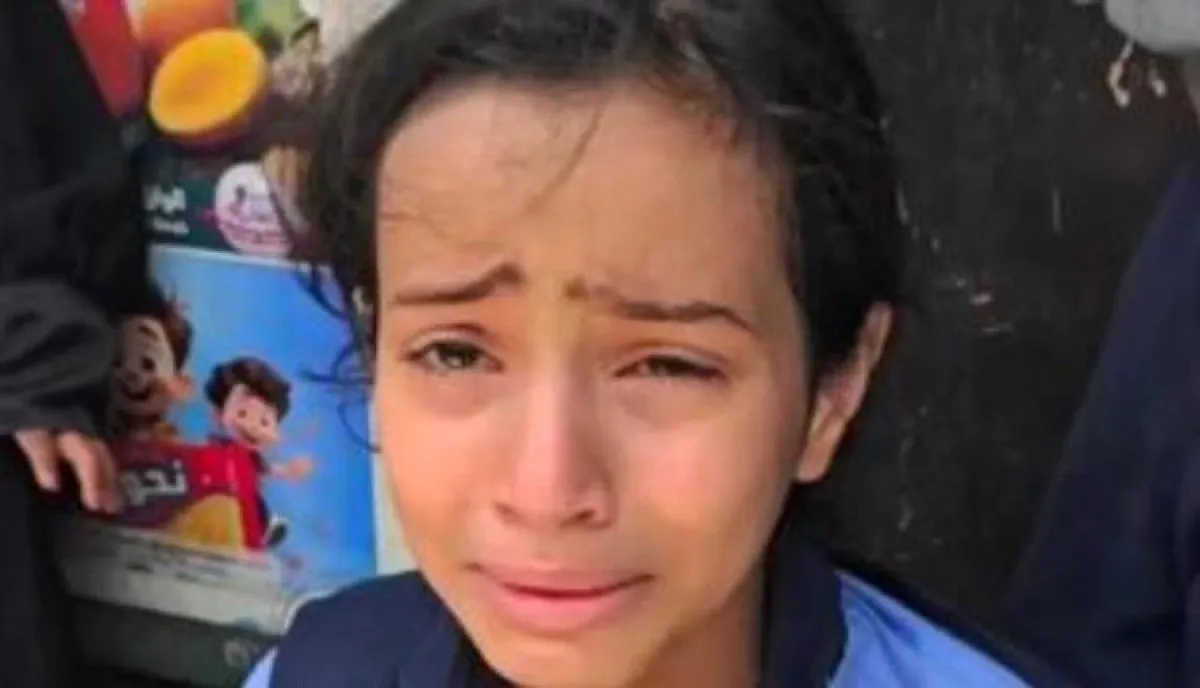 اسرار | بالتفاصيل- طفلة تعز تروي لحظة مقتل شقيقها برصاص قناص حوثي امامها وسط صدمة الشارع اليمني