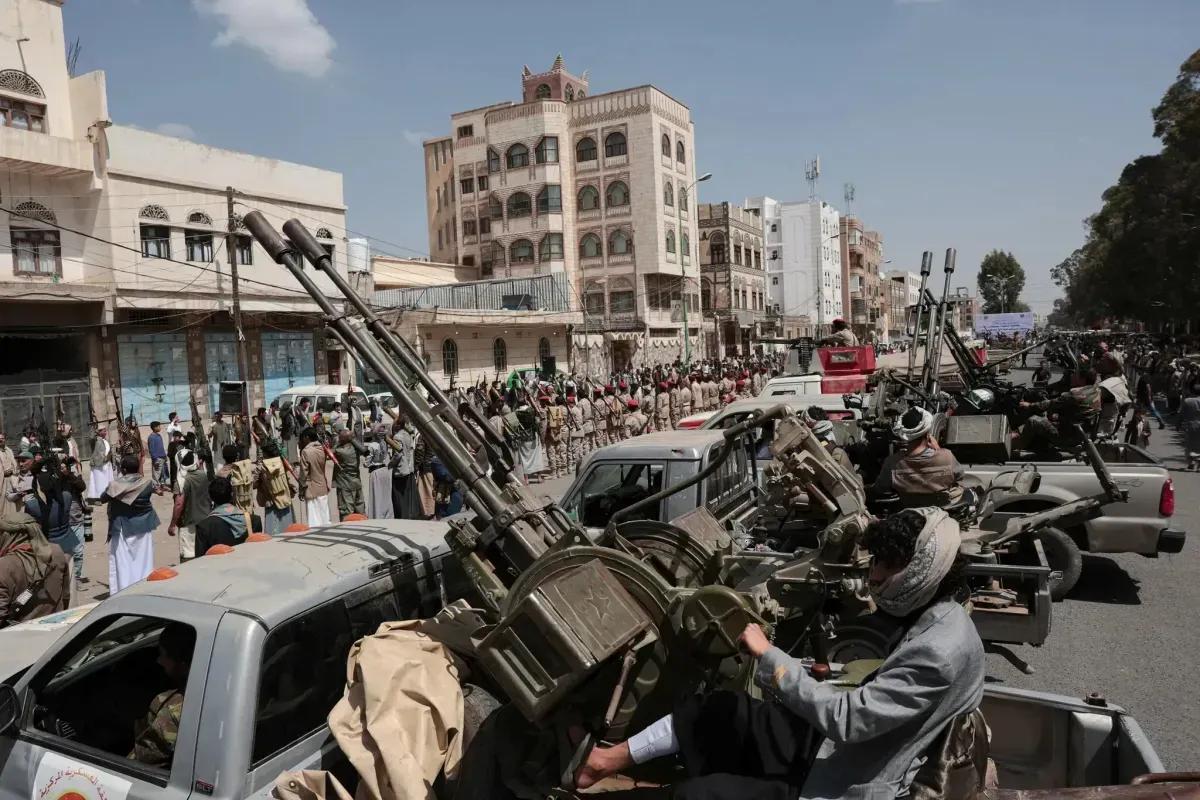 اسرار | من امريكا.. تحليل يكشف : استنزاف القدرات الحوثية يفسر عدم استهداف الممرات الدولية