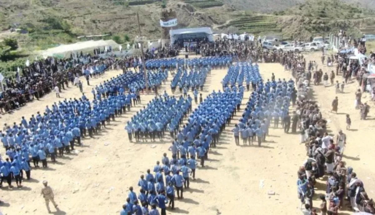 اسرار | بالادلة والتفاصيل - صورة تكشف كيف يجند الحوثيين طلاب المدارس بالقوة