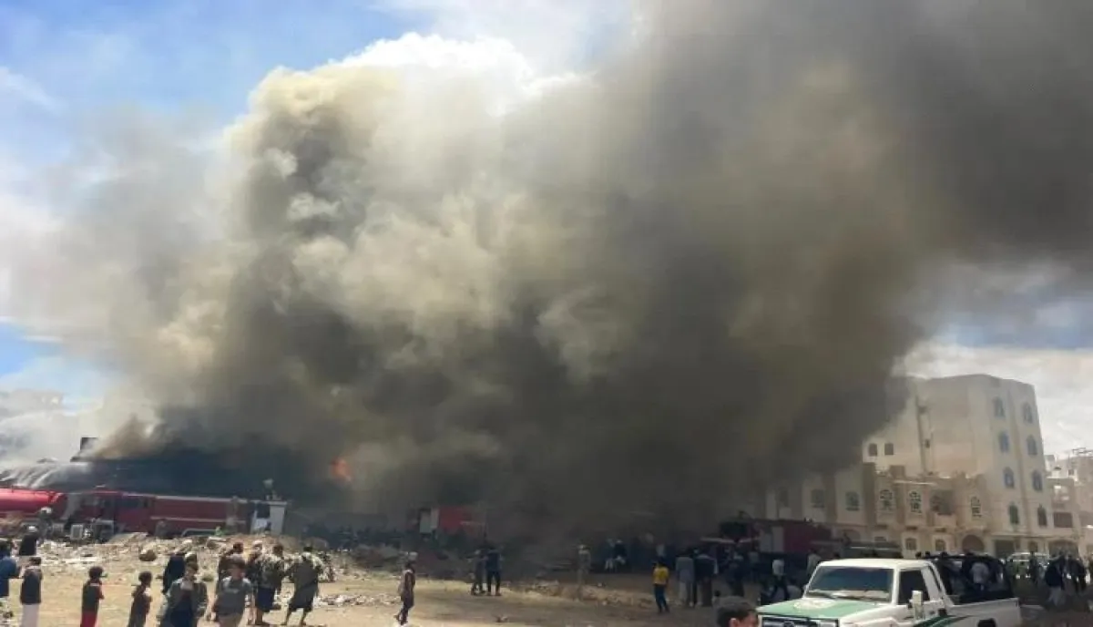 اسرار | بالاسماء والتفاصيل.. اندلاع حريق هائل في مصنع إسفنج بصنعاء