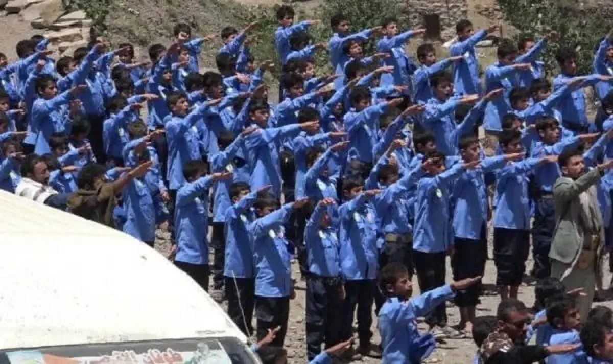 اسرار | بالتفاصيل- نقابة المعلمين تحذر من المراكز الصيفية الحوثية: أدوات لتجنيد الأطفال وغسل عقولهم