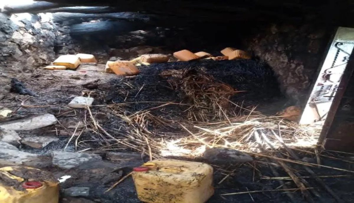 اسرار | بالصورة والتفاصيل..انفجار بطارية يشعل حريق في منزل وينهي حياة مواشي ويخلف خسائر موجعة بتعز | شاهد