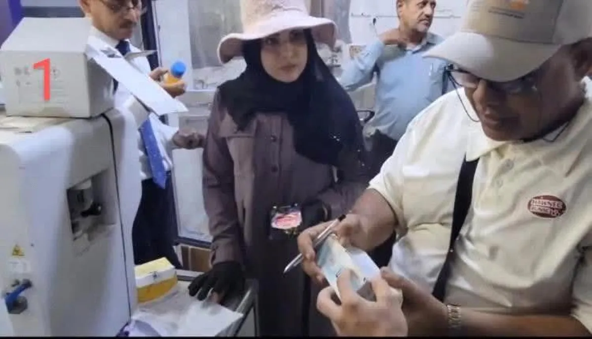 اسرار | بالاسماء والتفاصيل- مسؤول في تعز يضبط محاليل مخبرية منتهية الصلاحية داخل مختبر طبي