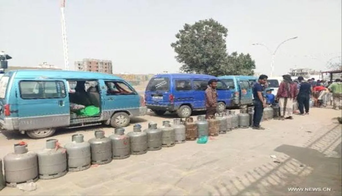 اسرار | بالاسماء والتفاصيل- أزمة غاز خانقة تُربك المواطنين في عدن والمحافظات المحررة.. اتهامات بالاحتكار وبيع الكميات في السوق السوداء