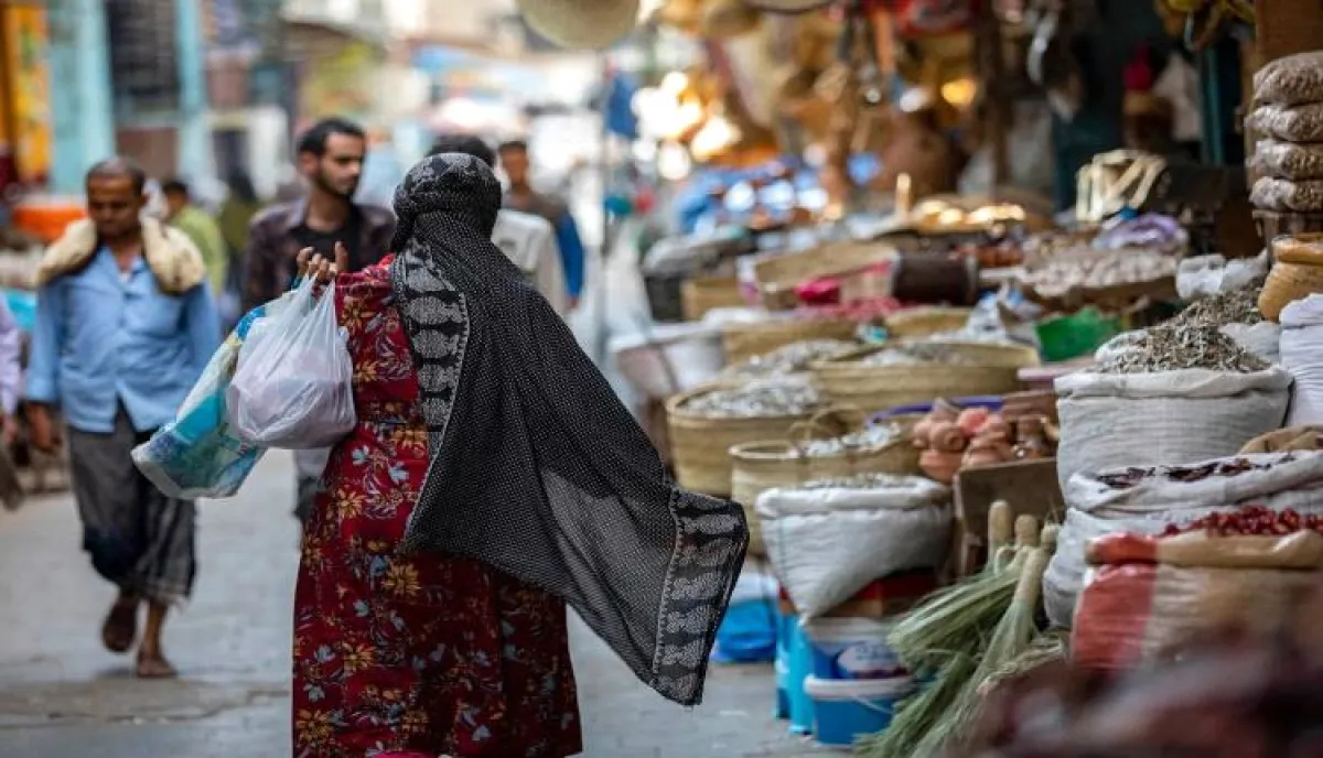 اسرار | بالارقام والتفاصيل- في تعز 100 ألف ريال لا تكفي كسوة طفلين.. جبايات النقاط وسياط الغلاء كوابيس العيد
