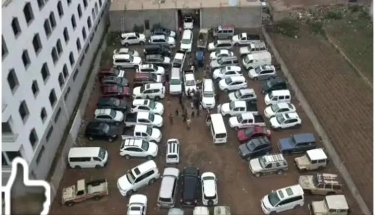 اسرار | بالارقام والتفاصيل- الابتزاز الجمركي.. كيف حوّل الحوثيون حظر (السيارات الأمريكية) إلى صفقة جباية بنسبة 450%؟ | فتح المنفذ بشروط (إذعان) مالية