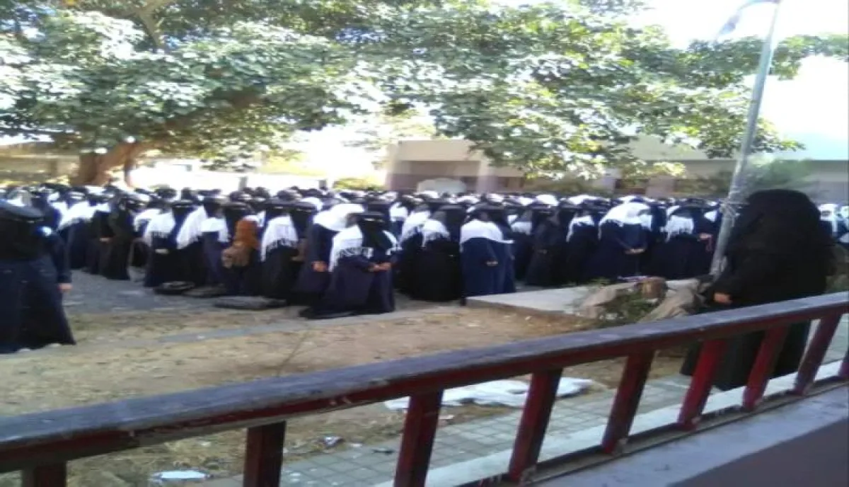 اسرار | بالترهيب والفصل.. قيادات حوثية تقتحم مدارس البنات في جبلة لفرض (الصرخة)