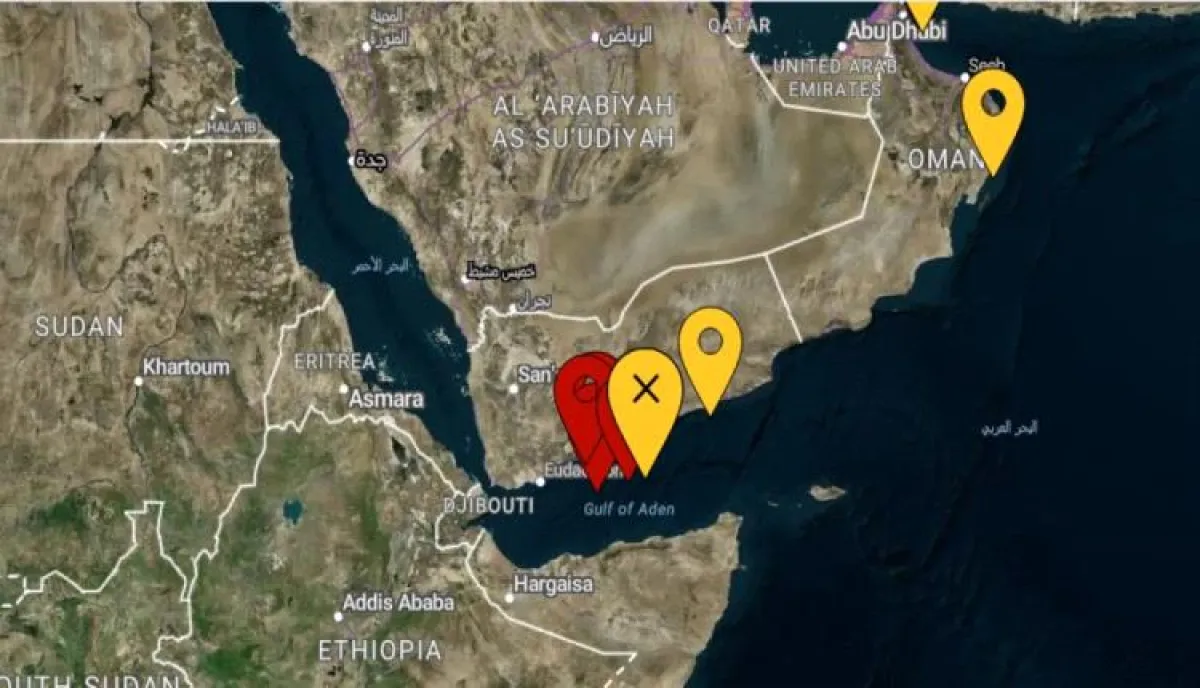 اسرار | بالتفاصيل- مسلحون على متن قوارب صيد يستهدفون سفينة تجارية جنوب اليمن