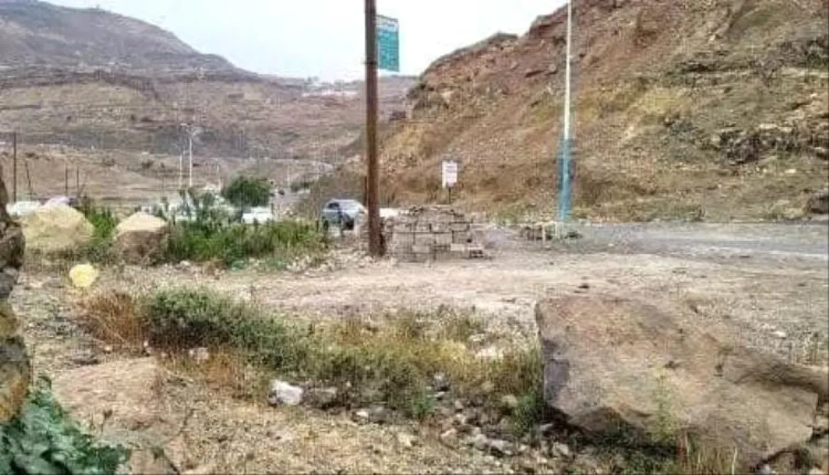 اسرار | (سقوف العبث تتجاوز القضاء).. صرخة مواطن في صنعاء تكشف مخطط الحوثيين لمصادرة العقارات الثمينة بـ (وثائق أوقاف) مزورة