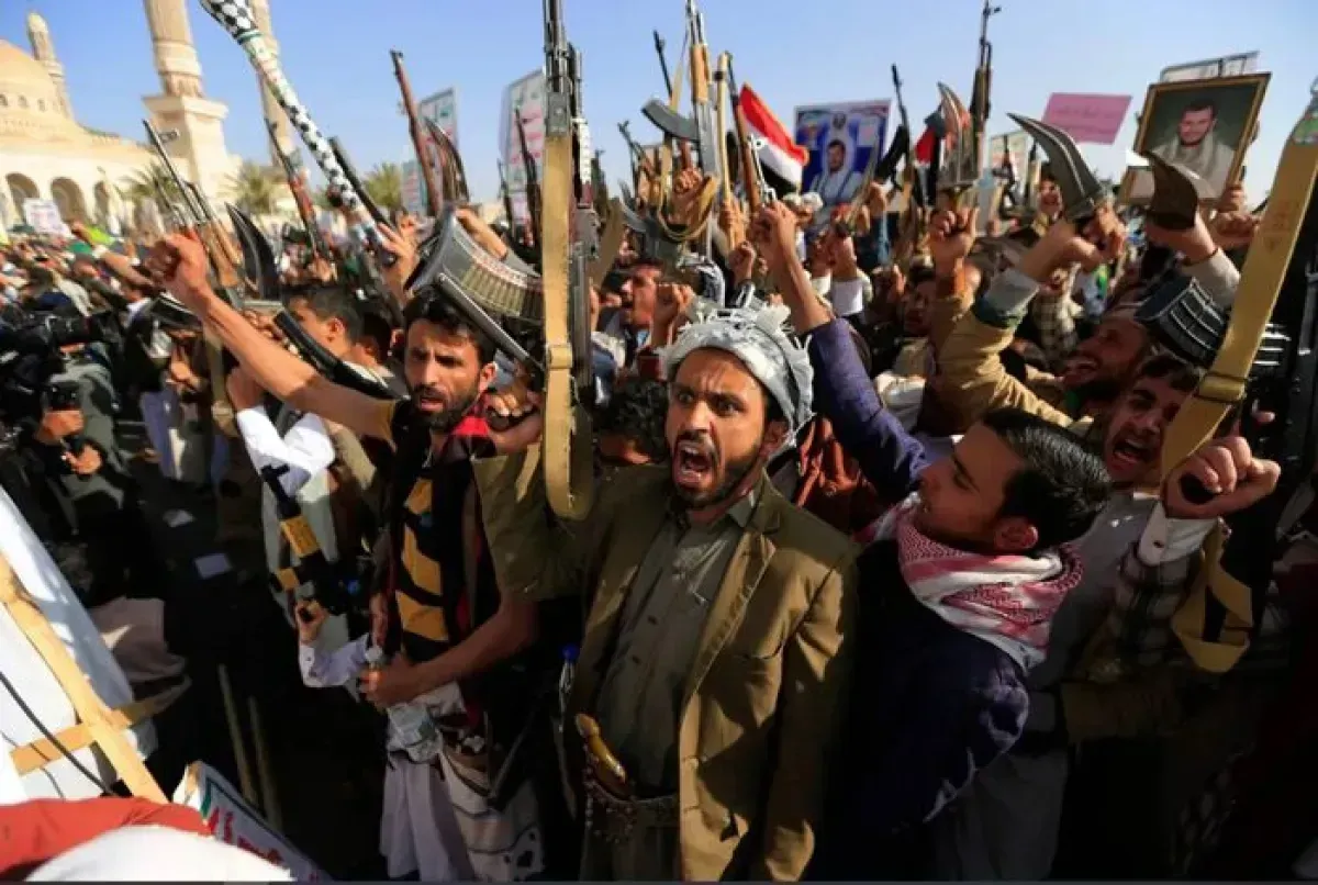 اسرار | اليمن على فوهة بركان.. تصعيد حوثي ثلاثي الأبعاد يُشعل الجبهات، يستفز الجوار ويهدد الملاحة الدولية ويفجر انتفاضة القبائل
