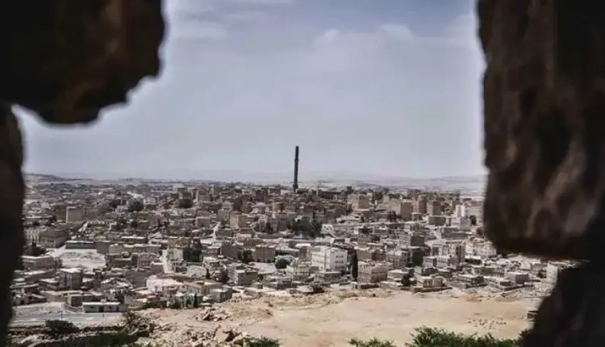 اسرار | انتفاضة الحِمى والدار: قبائل بني صريم بعمران تتحدى (سياسة الأرض المحروقة) الحوثية وتستنفر لمنع تفجير منزل شيخ خمر