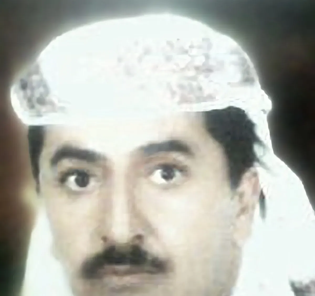 اسرار | بالاسماء والتفاصيل- لرفضه رفد الجبهات بالحشد الإجباري..  الحوثي تختطف شيخاً قبلياً بارزاً بالبيضاء وتنقله إلى صنعاء