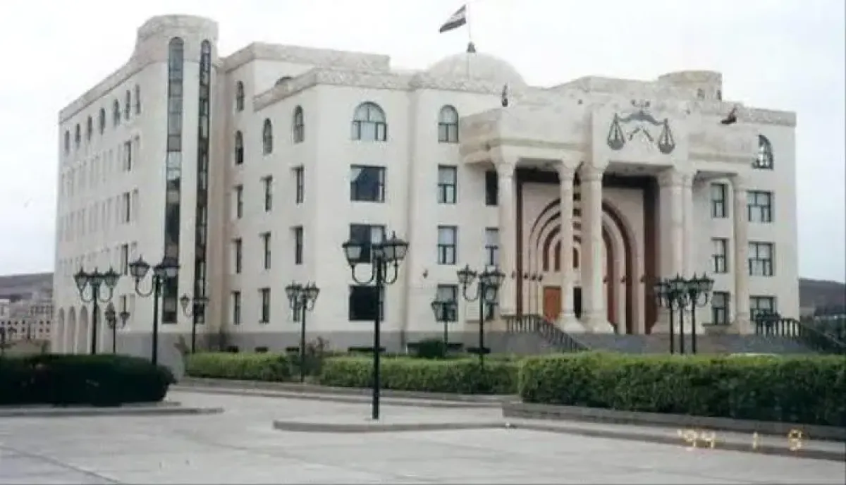 اسرار | (المحاماة) تحت حصار الحوثيين.. توثيق مصور يُظهر إهانات وتهميشاً ممنهجاً للدفاع في نيابة صنعاء