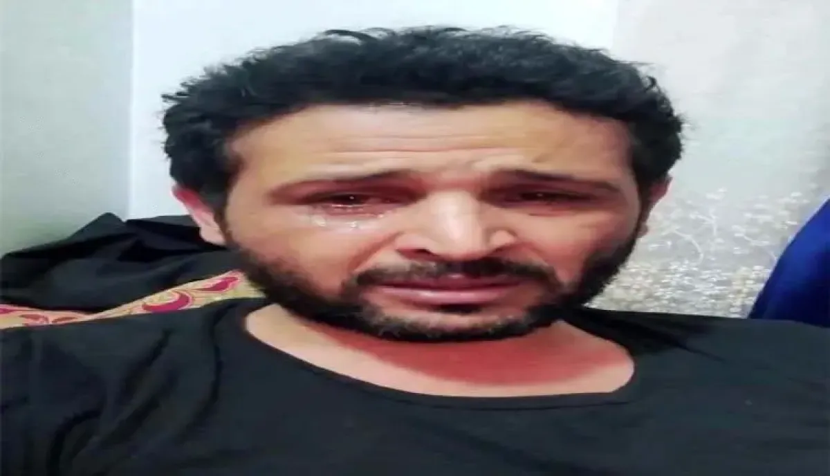 اسرار | بالاسماء والتفاصيل- قيادي حوثي يقتحم منزل ناشط إعلامي ويعتدي عليه أمام أسرته لإرغامه على بث محتوى يمجّد الجماعة