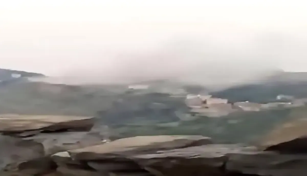 اسرار | بالاسماء والتفاصيل- انفجارات عنيفة تهز شرعب ..سقوط 3 صواريخ حوثية فاشلة على قرى آهلة بالسكان في تعز يثير الهلع وتدميراً واسعاً