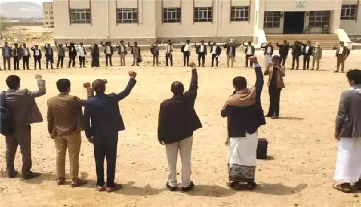 اسرار | عزلة جماهيرية ونزيف في الجبهات.. الحوثيون يتجهون لتجنيد الأطفال بعد الممانعة القبلية