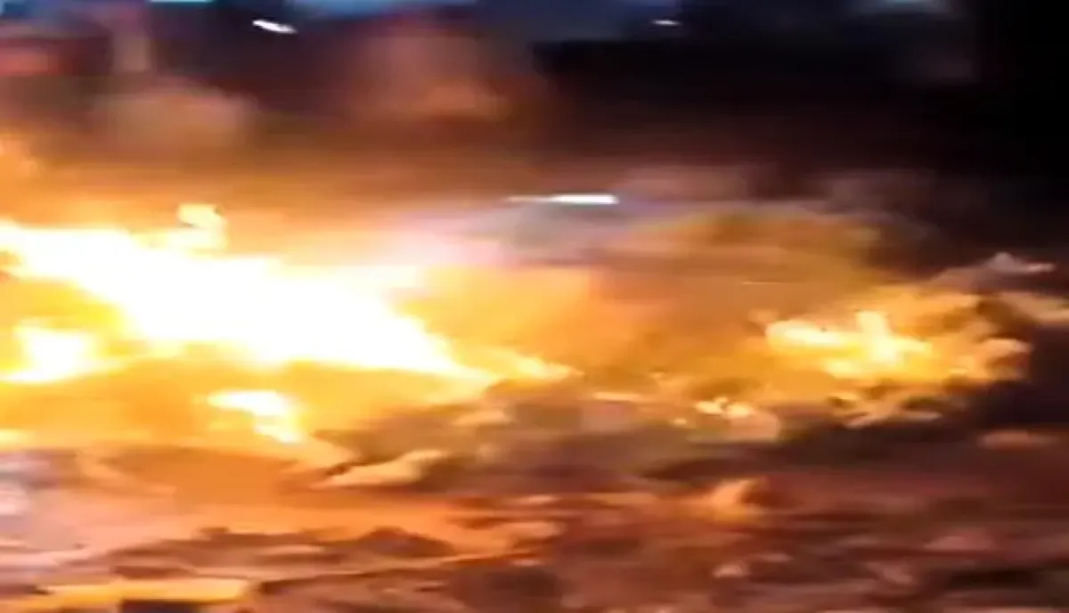اسرار | بالتفاصيل- احتجاجاً على الجبايات الحوثية.. مزارعون  (حوث) بعمران يحرقون محاصيل القات