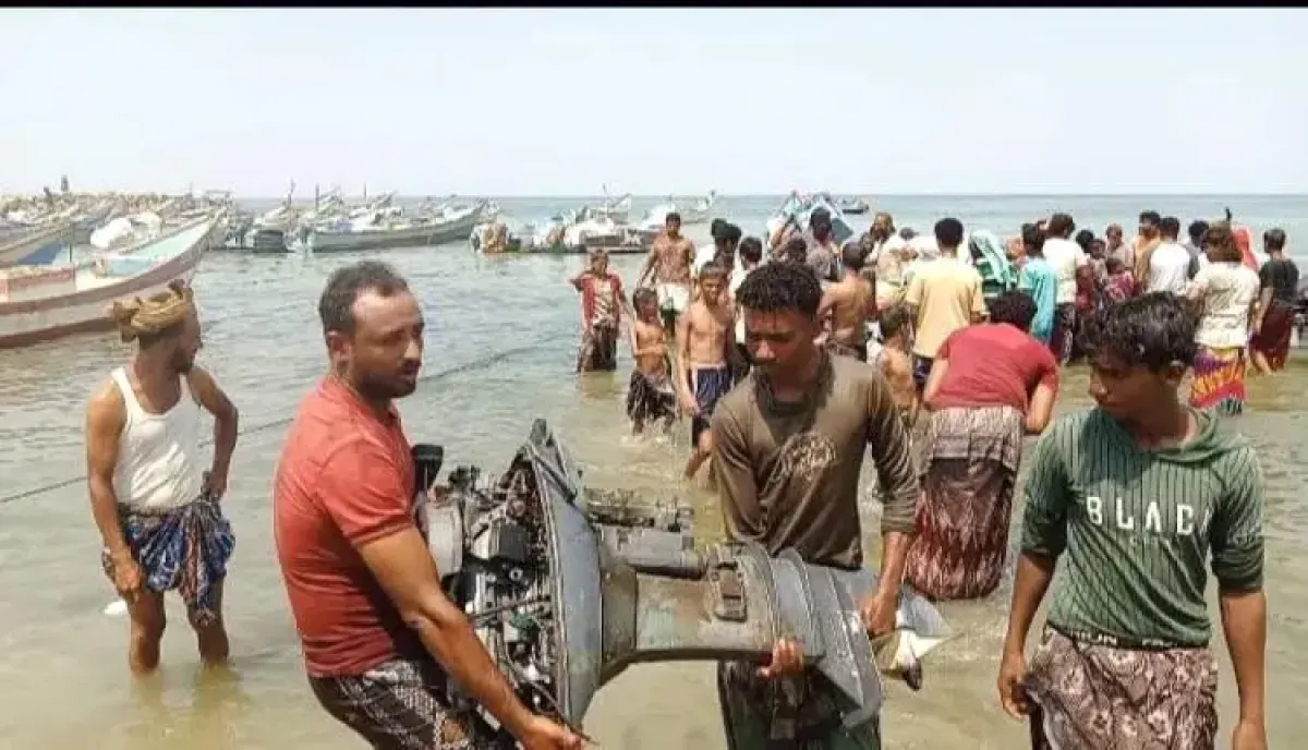 اسرار | بالتفاصيل- الفرار من الموت.. وصول 120 صياداً إلى الخوخة بعد نجاتهم من مجزرة حوثية في (حنيش)