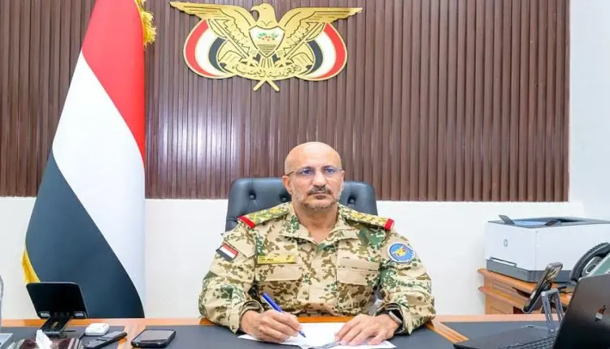 اسرار | بالتفاصيل- طارق صالح يعقد اجتماع هام بالحكومة.. خطة حكومية طارئة لتأمين إمدادات تعز والحديدة وتعزيز جبهة الساحل