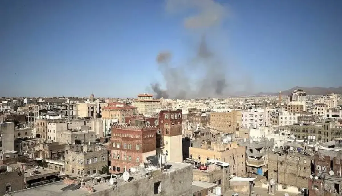 اسرار | بالتفاصيل- اختراق أمني مزدوج يستهدف قيادة الحوثيين في صنعاء.. هجوم سيبراني يُمحّد لضربة بالمسيّرات قرب دار الرئاسة