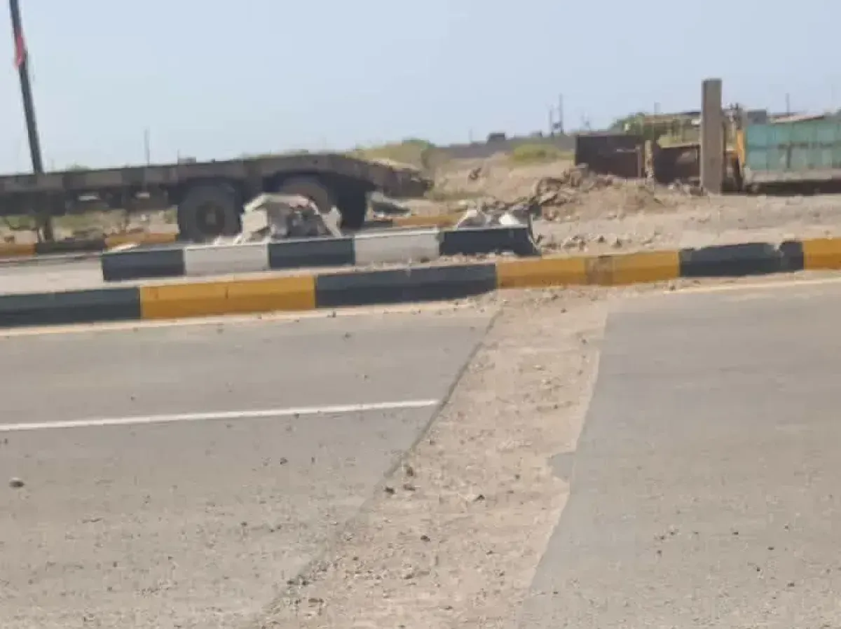 اسرار | بالصور والتفاصيل- تخريب ممنهج يطال البنية التحتية في المخا.. وغضب شعبي يواجه الانتهاكات الحوثية