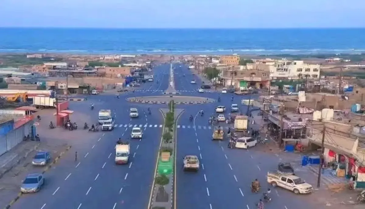 اسرار | هروب هستيري لفلول الحوثي وخبراء إيران من المخا بعد تلغيم المدينة.. وتحذيرات عسكرية من (كاميرات التجسس) في الميناء والمطار