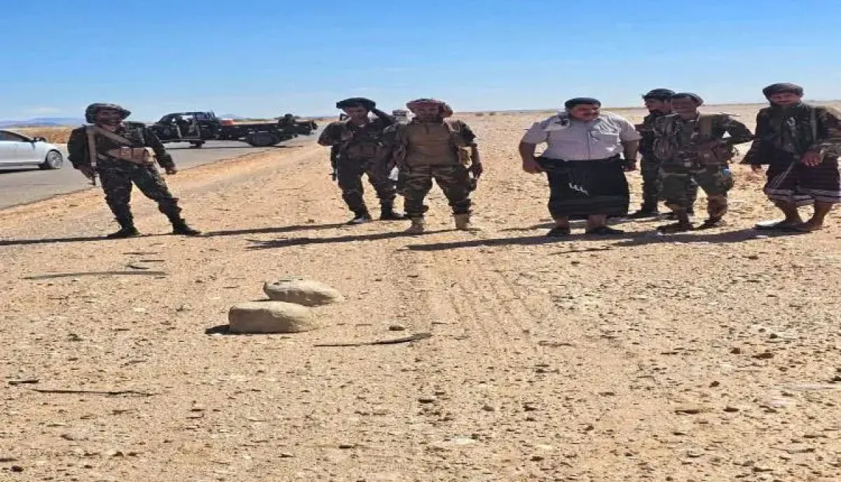 اسرار | الأجهزة الأمنية بدفاع شبوة تفشل مخططاً إرهابياً غادراً وتفكك 3 عبوات ناسفة على الخط الدولي