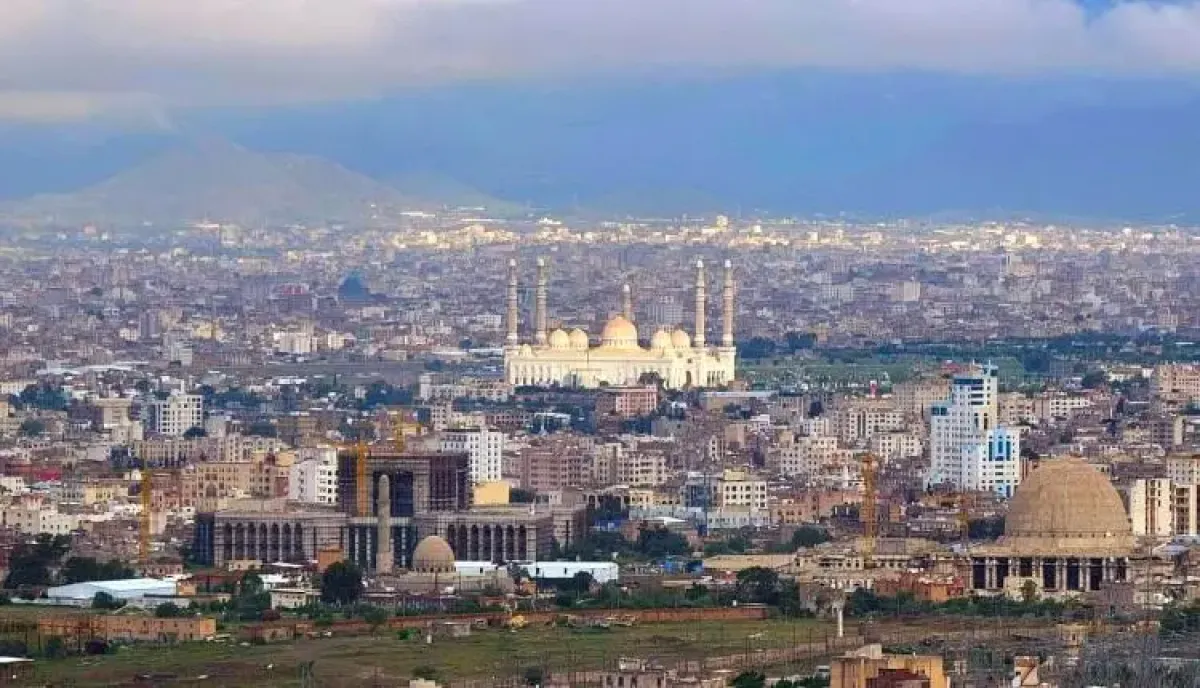 اسرار | فيديو مفزع.. سقوط صاروخ باليستي حوثي على منزل سكني في صنعاء إثر فشل إطلاقه | شاهد