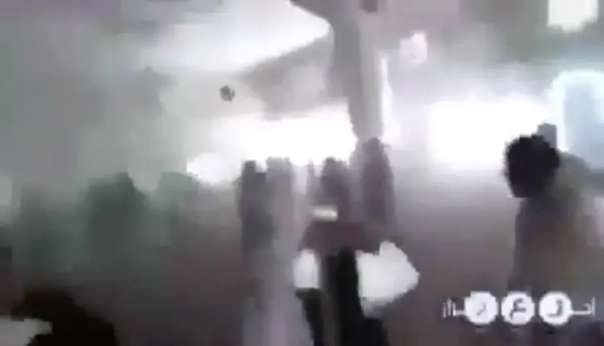 اسرار | بالفيديو والتفاصيل- ميليشيا الحوثي تستهدف أكبر مساجد مدينة تعز بالصواريخ والطائرات المسيرة أثناء صلاة العصر