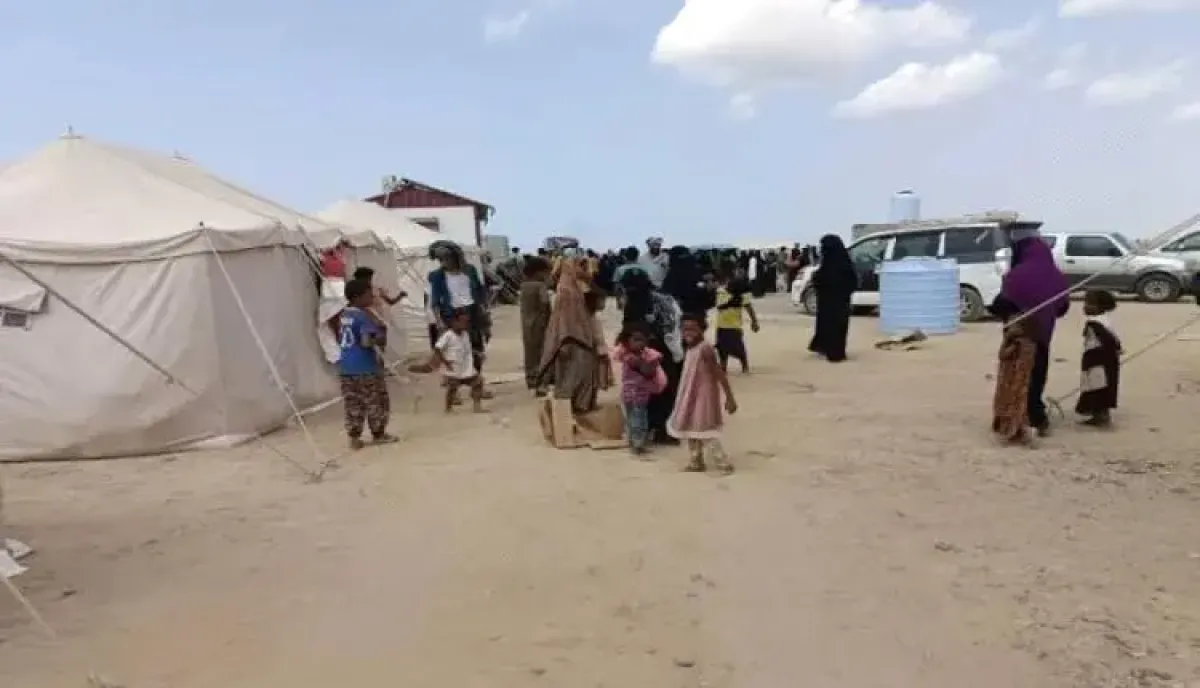 اسرار | صواريخ الحوثي تلاحق الفارين من جحيم الحرب.. استهداف باليستي يهدد حياة الآلاف في مخيمات النازحين بعدن
